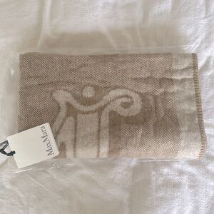 NWT MaxMara // throw blanket // ~50x66in